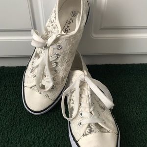 WHITE LACY SHOES